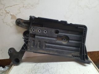 bontott VW PASSAT B8 Akkumulátor Tartó