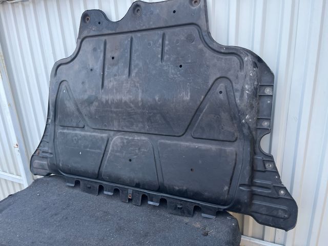 bontott VW PASSAT B8 Alsó Motorburkolat