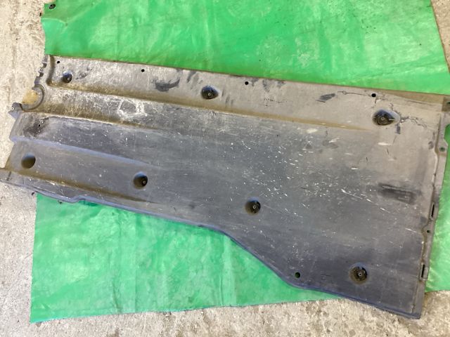 bontott VW PASSAT B8 Alsó Padlólemez Burkolat