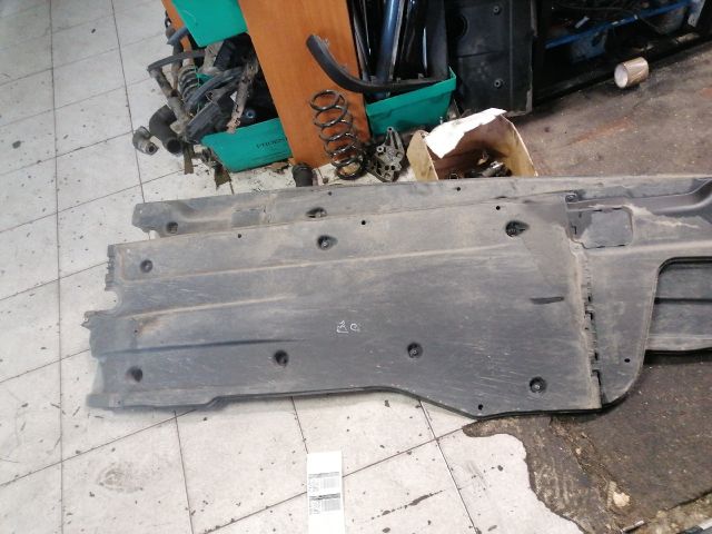 bontott VW PASSAT B8 Alsó Padlólemez Burkolat