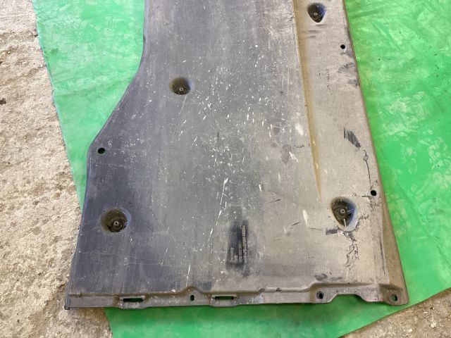 bontott VW PASSAT B8 Alsó Padlólemez Burkolat