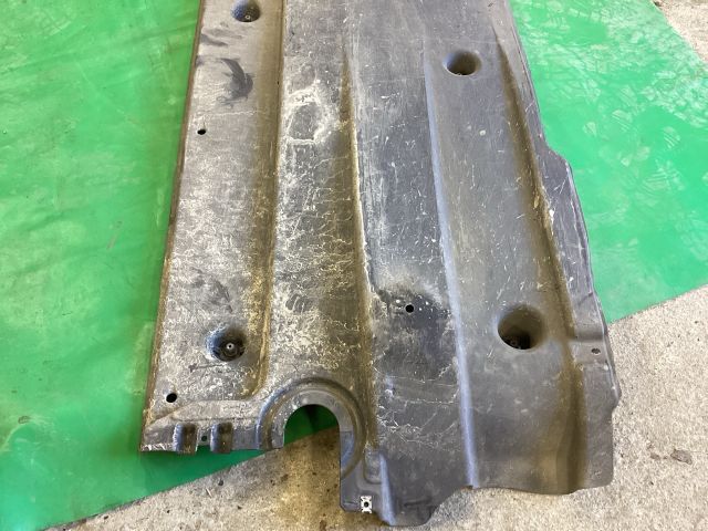 bontott VW PASSAT B8 Alsó Padlólemez Burkolat