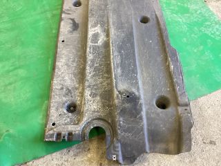 bontott VW PASSAT B8 Alsó Padlólemez Burkolat