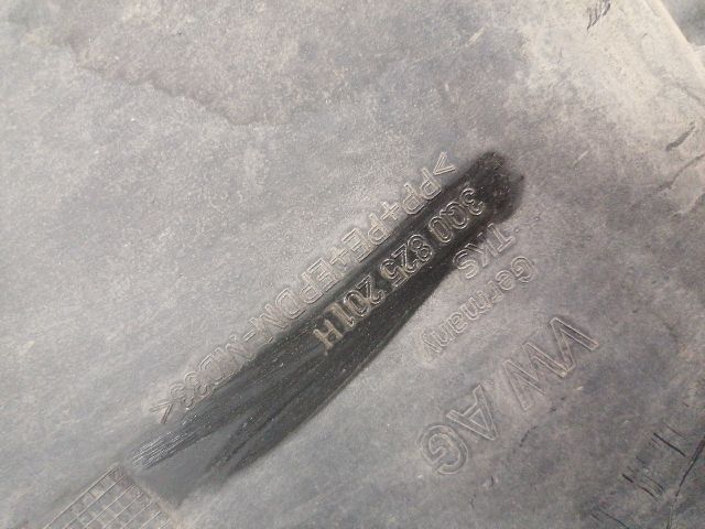 bontott VW PASSAT B8 Alsó Padlólemez Burkolat