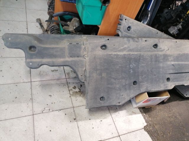 bontott VW PASSAT B8 Alsó Padlólemez Burkolat