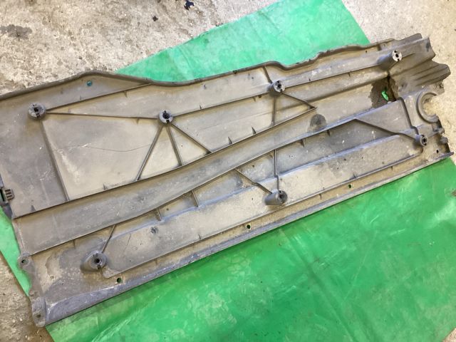 bontott VW PASSAT B8 Alsó Padlólemez Burkolat