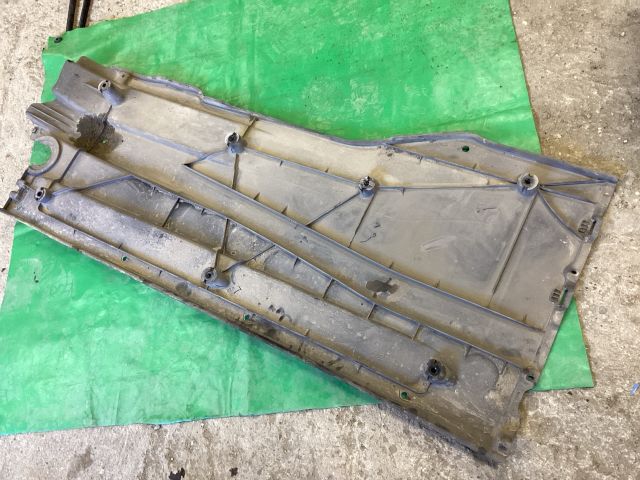 bontott VW PASSAT B8 Alsó Padlólemez Burkolat