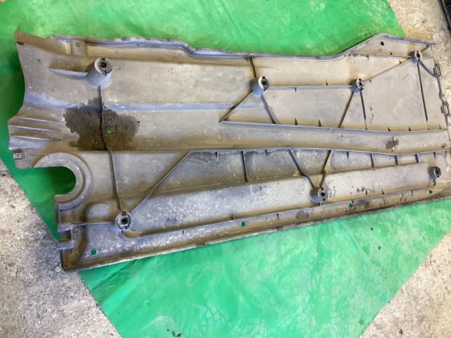 bontott VW PASSAT B8 Alsó Padlólemez Burkolat