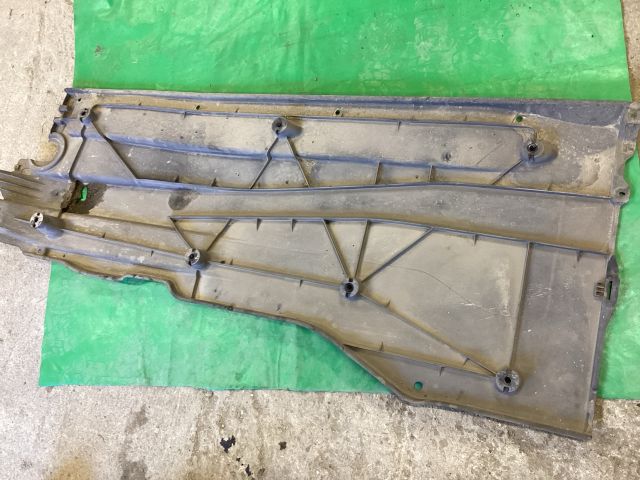 bontott VW PASSAT B8 Alsó Padlólemez Burkolat