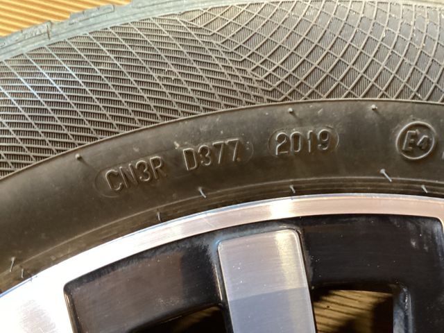 bontott VW PASSAT B8 Alufelni Gumival (1 db)