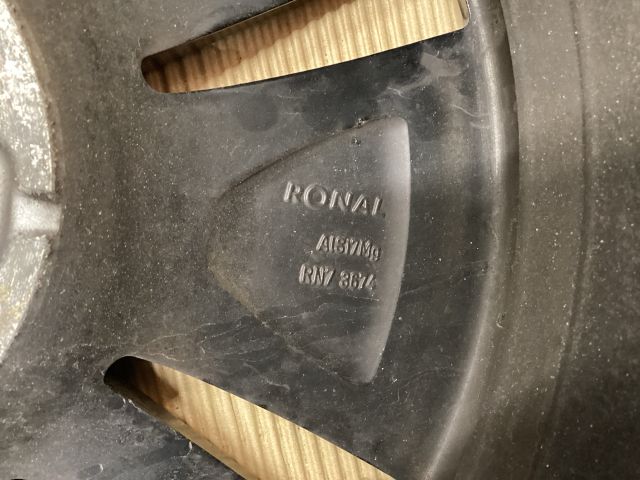 bontott VW PASSAT B8 Alufelni Gumival (1 db)