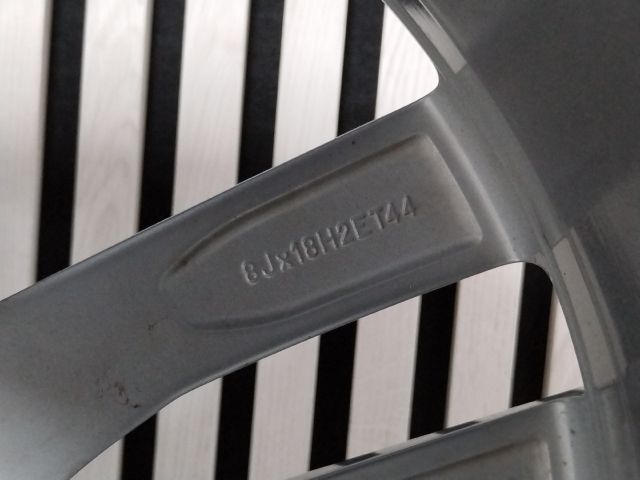 bontott VW PASSAT B8 Alufelni Gumival (1 db)