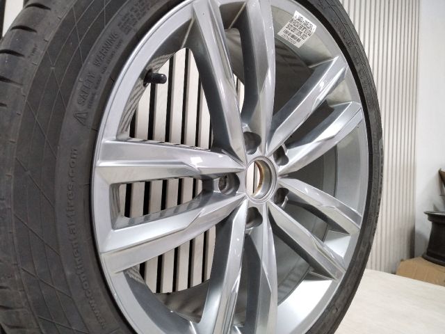 bontott VW PASSAT B8 Alufelni Gumival (1 db)