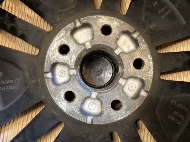 bontott VW PASSAT B8 Alufelni Gumival (1 db)