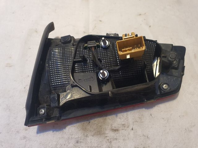 bontott VW PASSAT B8 Bal Belső Hátsó Lámpa