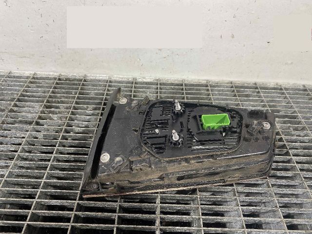 bontott VW PASSAT B8 Bal Belső Hátsó Lámpa