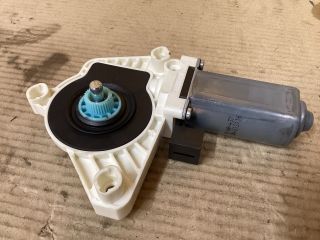 bontott VW PASSAT B8 Bal első Ablakemelő Motor