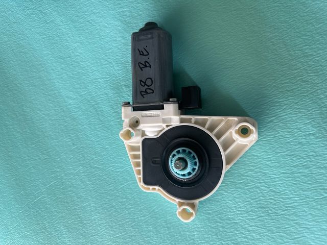 bontott VW PASSAT B8 Bal első Ablakemelő Motor