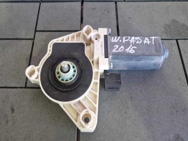 bontott VW PASSAT B8 Bal első Ablakemelő Motor