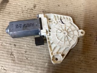 bontott VW PASSAT B8 Bal első Ablakemelő Motor