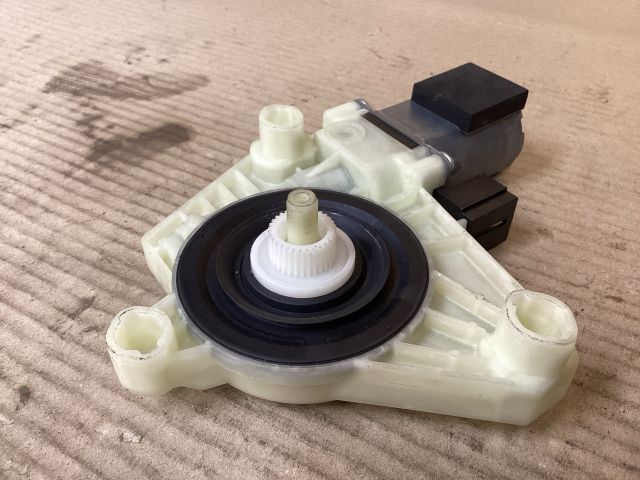 bontott VW PASSAT B8 Bal első Ablakemelő Motor