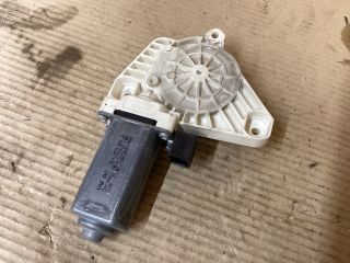 bontott VW PASSAT B8 Bal első Ablakemelő Motor