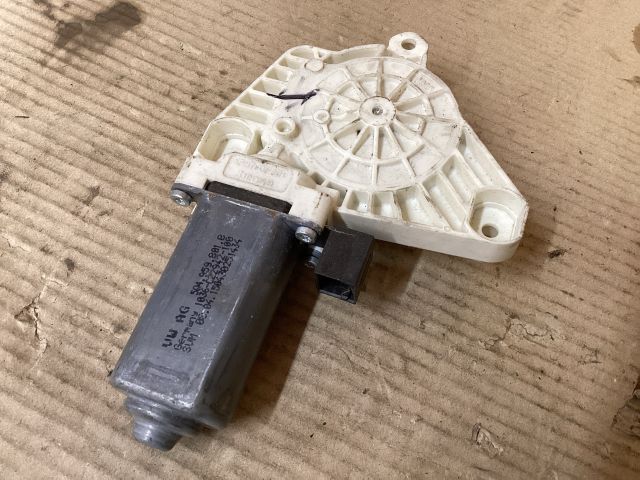 bontott VW PASSAT B8 Bal első Ablakemelő Motor