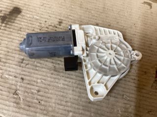 bontott VW PASSAT B8 Bal első Ablakemelő Motor