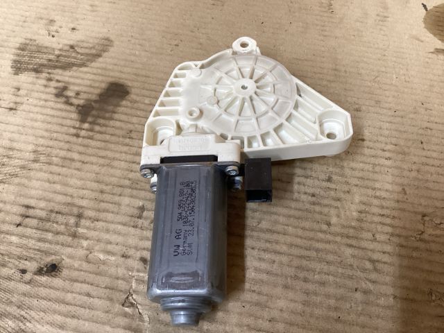 bontott VW PASSAT B8 Bal első Ablakemelő Motor