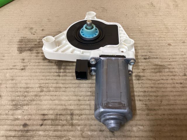 bontott VW PASSAT B8 Bal első Ablakemelő Motor