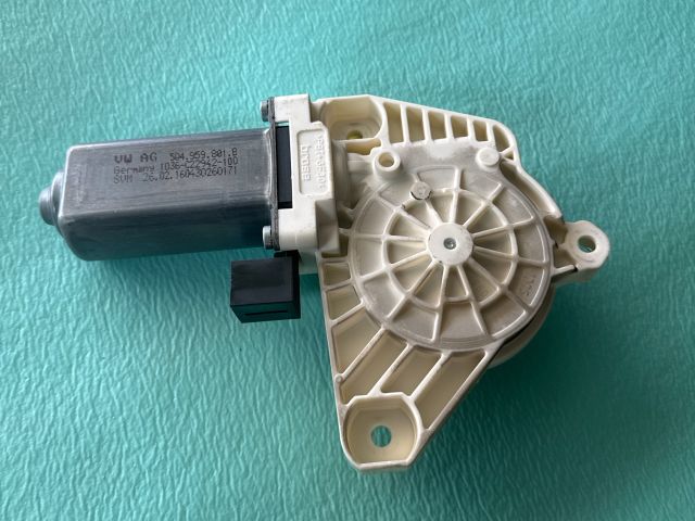 bontott VW PASSAT B8 Bal első Ablakemelő Motor