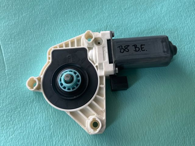 bontott VW PASSAT B8 Bal első Ablakemelő Motor