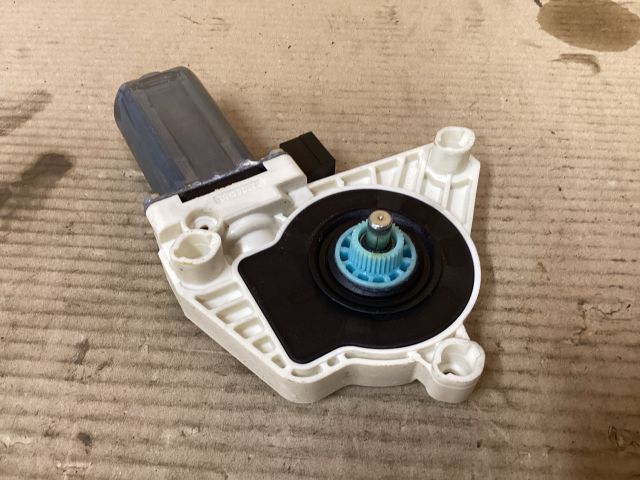 bontott VW PASSAT B8 Bal első Ablakemelő Motor