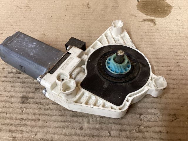 bontott VW PASSAT B8 Bal első Ablakemelő Motor