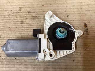 bontott VW PASSAT B8 Bal első Ablakemelő Motor