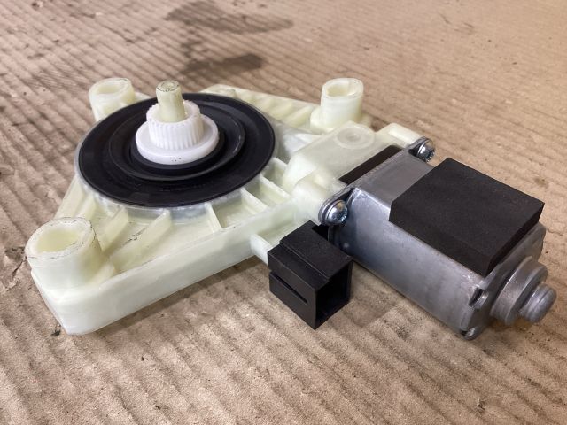 bontott VW PASSAT B8 Bal első Ablakemelő Motor