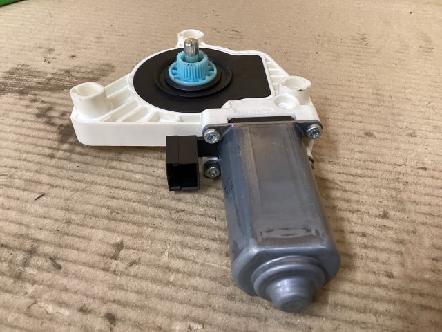 bontott VW PASSAT B8 Bal első Ablakemelő Motor