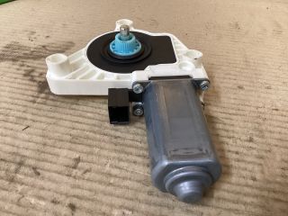 bontott VW PASSAT B8 Bal első Ablakemelő Motor