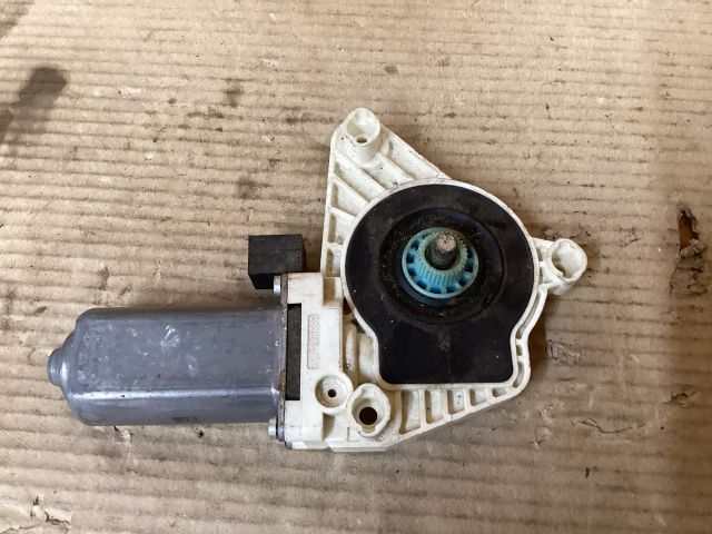 bontott VW PASSAT B8 Bal első Ablakemelő Motor