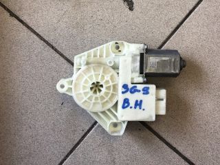 bontott VW PASSAT B8 Bal első Ablakemelő Motor