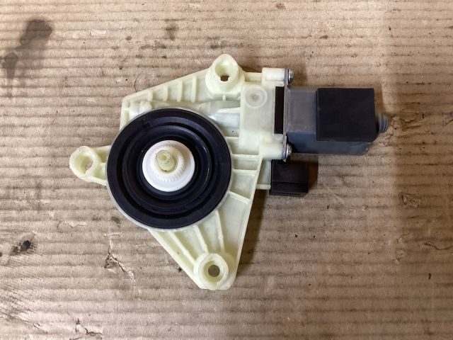 bontott VW PASSAT B8 Bal első Ablakemelő Motor