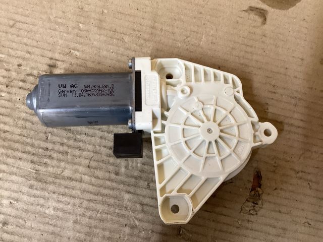 bontott VW PASSAT B8 Bal első Ablakemelő Motor