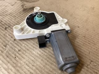 bontott VW PASSAT B8 Bal első Ablakemelő Motor