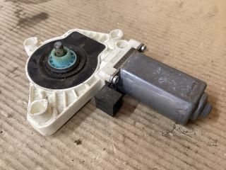 bontott VW PASSAT B8 Bal első Ablakemelő Motor