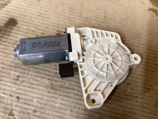 bontott VW PASSAT B8 Bal első Ablakemelő Motor