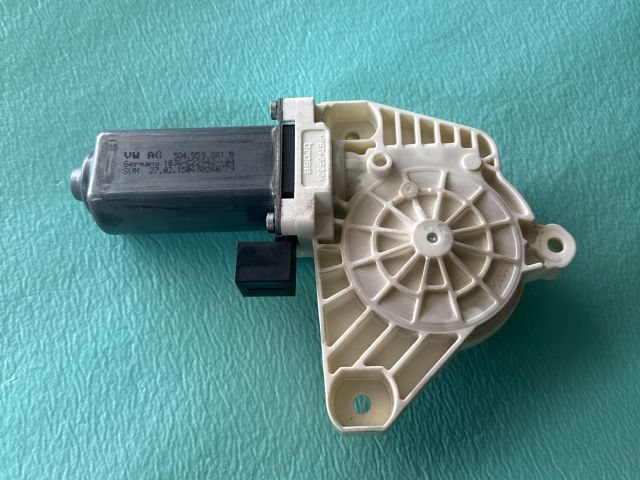 bontott VW PASSAT B8 Bal első Ablakemelő Motor