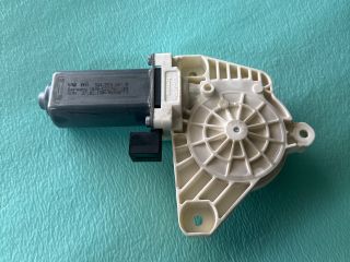 bontott VW PASSAT B8 Bal első Ablakemelő Motor