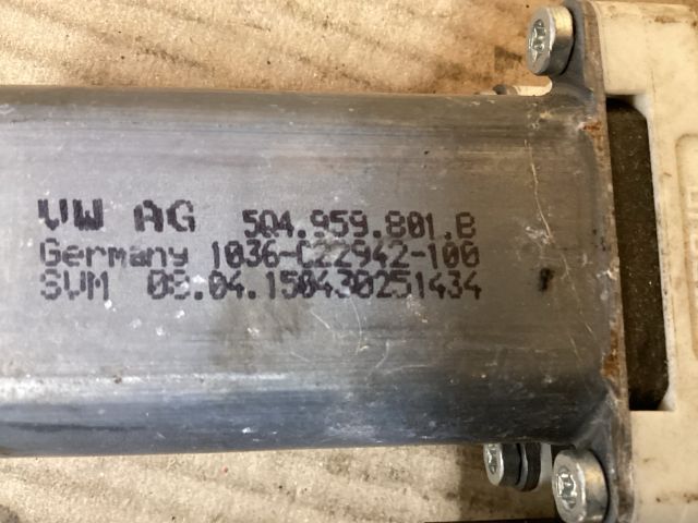bontott VW PASSAT B8 Bal első Ablakemelő Motor