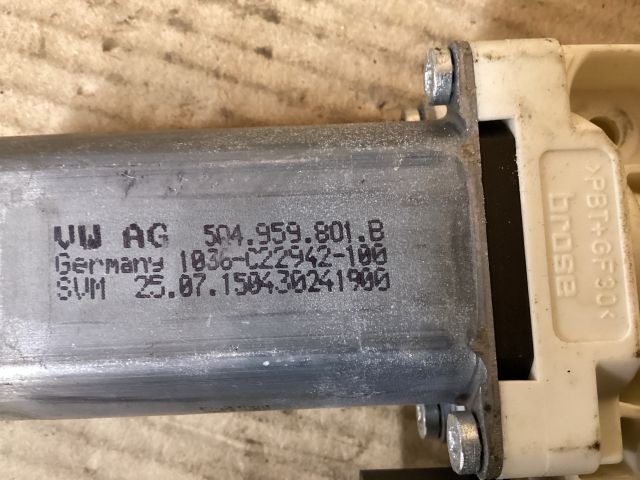 bontott VW PASSAT B8 Bal első Ablakemelő Motor