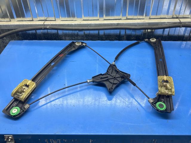 bontott VW PASSAT B8 Bal első Ablakemelő Szerkezet (Elektromos)